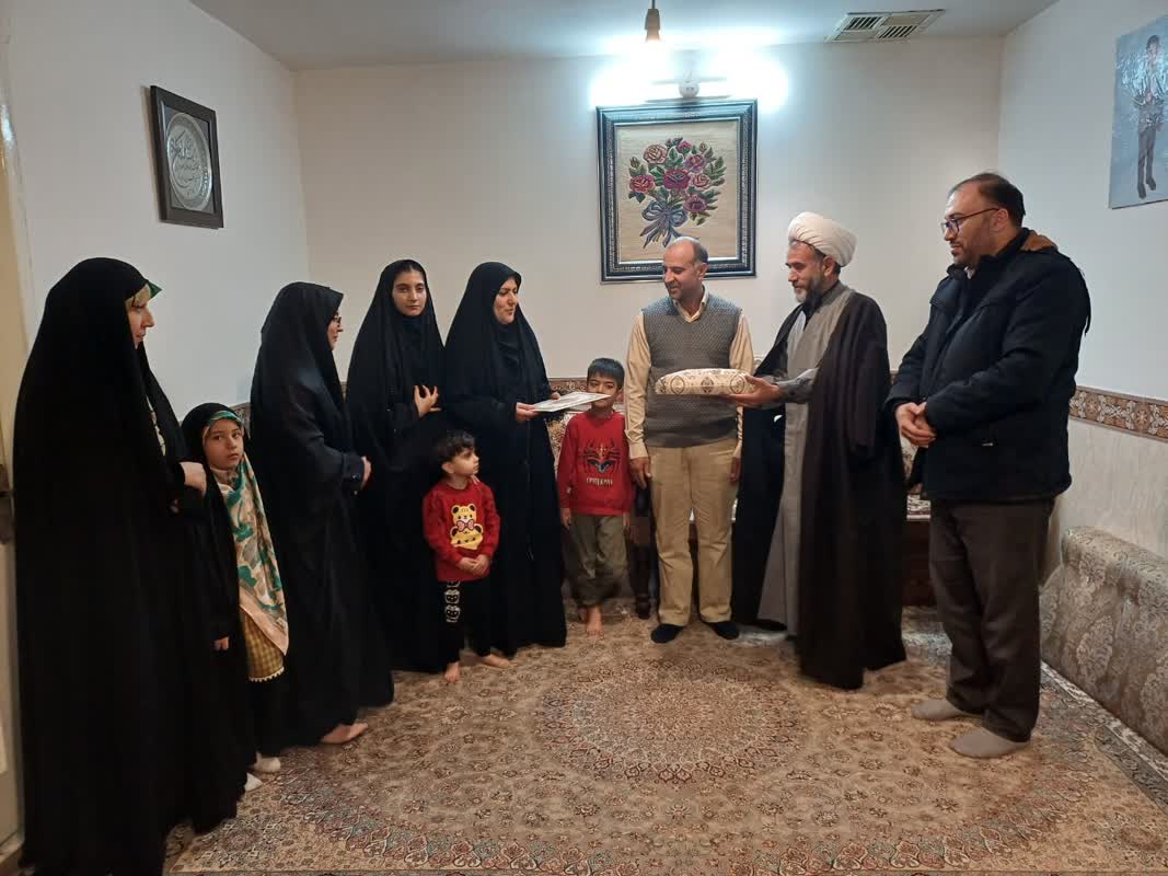 تکريم از مادران دو خانواده قرآني در صالح آباد اراک