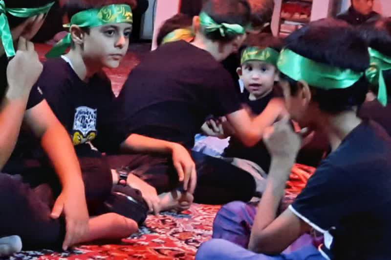 حضور مشتاقانه بچه هاي کانون شهداي شهجرد در مجلس عزاداري حضرت رقيه (س)