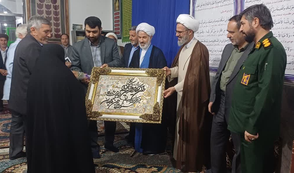 همت اهالي مسجد محمدرسول الله(ص)  روستاي ناوه در قاب تکريم شهدا نشست